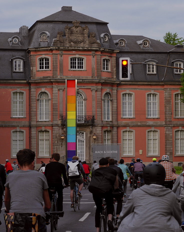 © www.mutbuergerdokus.de: 'Critical Mass Düsseldorf'