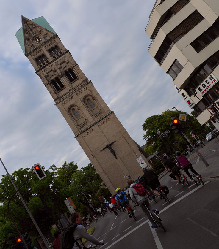 © www.mutbuergerdokus.de: 'Critical Mass Düsseldorf'