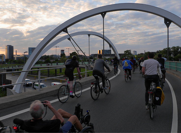 © www.mutbuergerdokus.de: 'Critical Mass Düsseldorf'