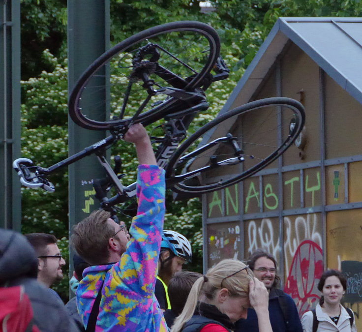 © www.mutbuergerdokus.de: 'Critical Mass Düsseldorf'