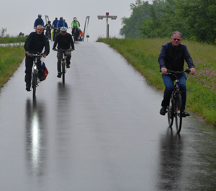 © www.mutbuergerdokus.de: Solidaritätsfahrt des ADFC zum Hambacher Forst