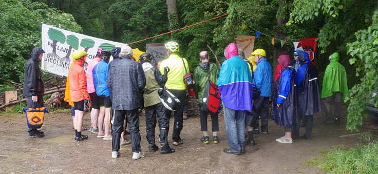 © www.mutbuergerdokus.de: Solidaritätsfahrt des ADFC zum Hambacher Forst