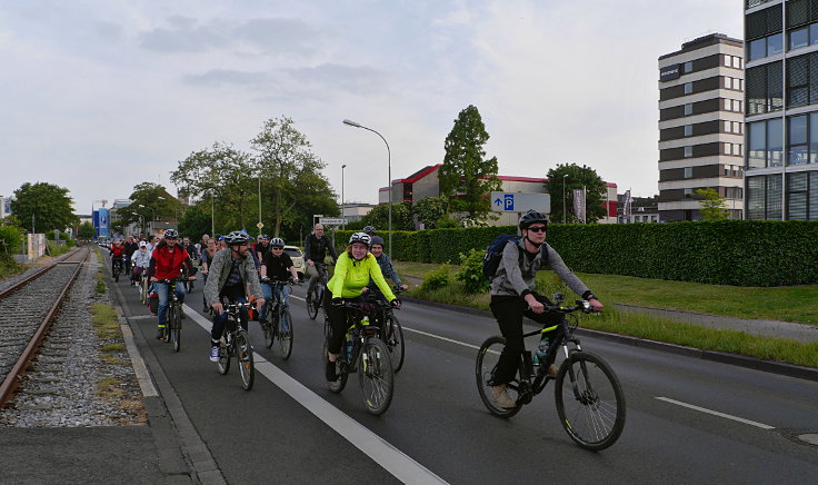 © www.mutbuergerdokus.de: 1. 'Critical Mass Neuss'