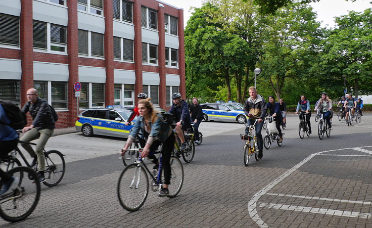 © www.mutbuergerdokus.de: 1. 'Critical Mass Neuss'