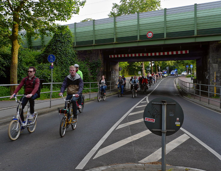 © www.mutbuergerdokus.de: 1. 'Critical Mass Neuss'