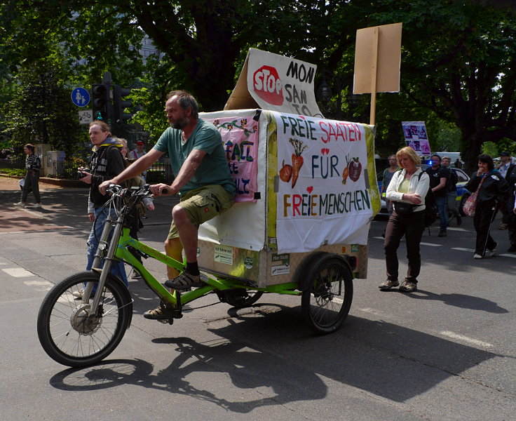 © www.mutbuergerdokus.de: 'March against Monsanto, Bayer & BASF'