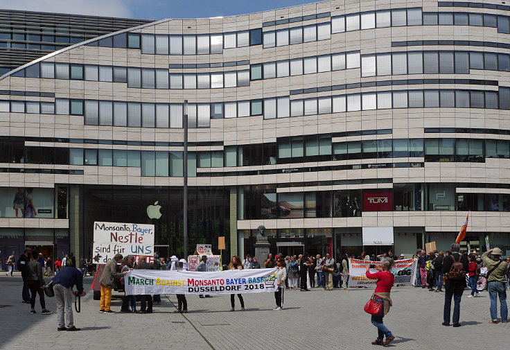 © www.mutbuergerdokus.de: 'March against Monsanto, Bayer & BASF'