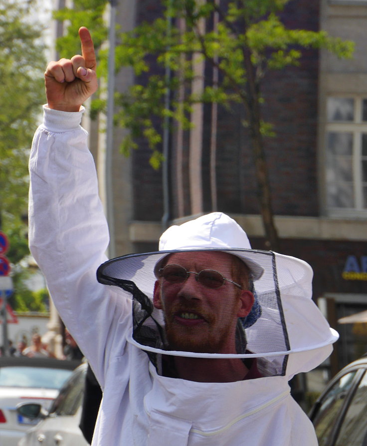 © www.mutbuergerdokus.de: 'March against Monsanto, Bayer & BASF'