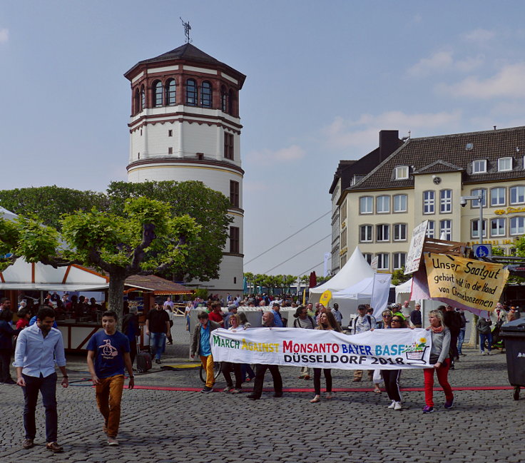 © www.mutbuergerdokus.de: 'March against Monsanto, Bayer & BASF'