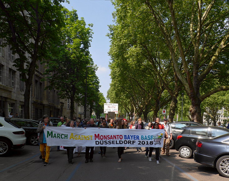 © www.mutbuergerdokus.de: 'March against Monsanto, Bayer & BASF'