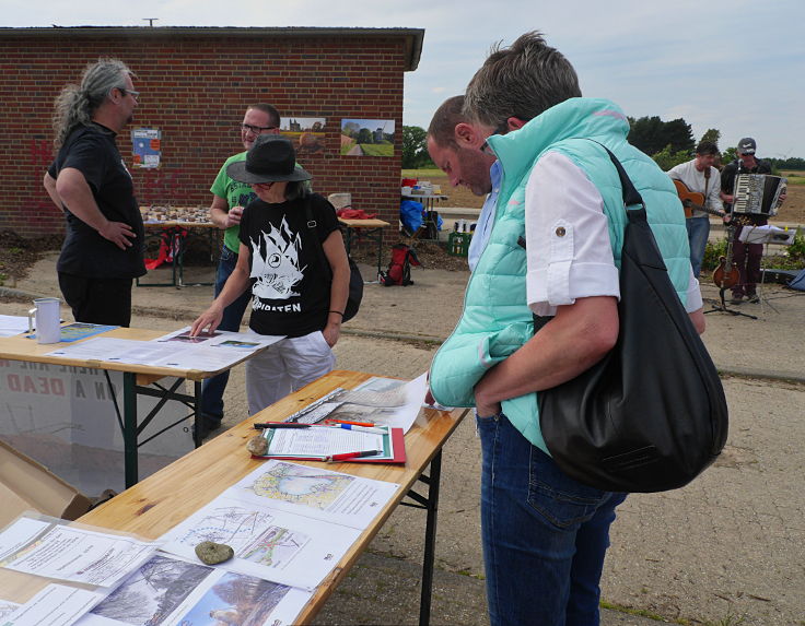 © www.mutbuergerdokus.de: Initiative 'Kreativ gegen Kohle': 'Mühlenfest für die Immerather Mühle'