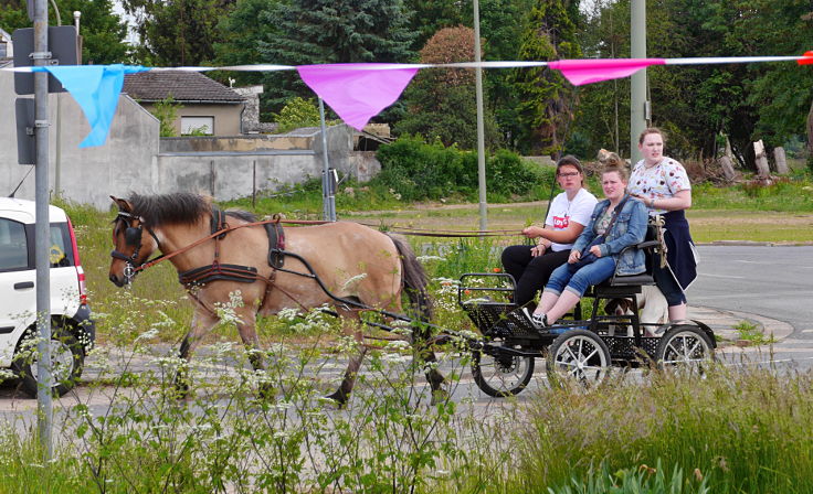 © www.mutbuergerdokus.de: Initiative 'Kreativ gegen Kohle': 'Mühlenfest für die Immerather Mühle'