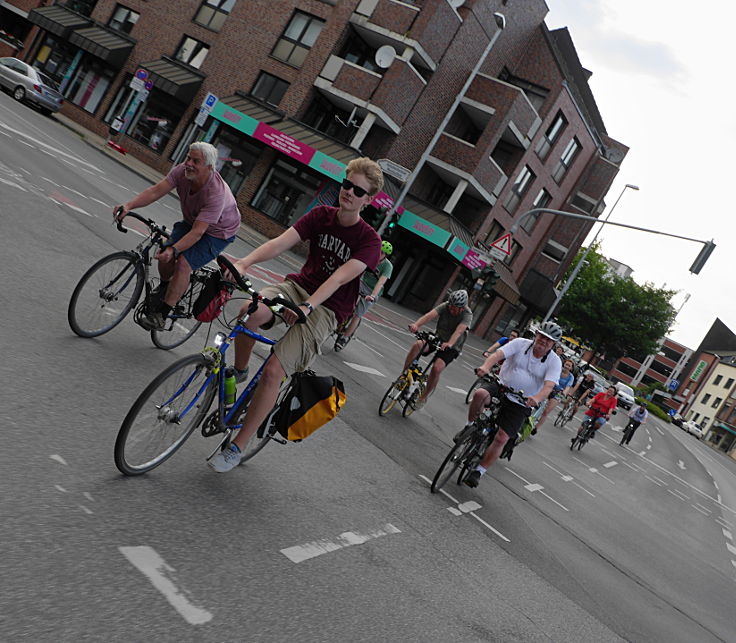 © www.mutbuergerdokus.de: 'Critical Mass Mönchengladbach'