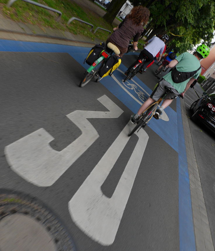 © www.mutbuergerdokus.de: 'Critical Mass Mönchengladbach'