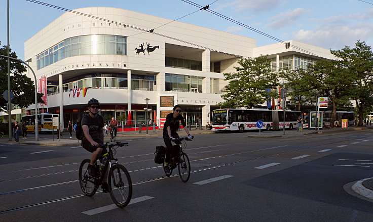 © www.mutbuergerdokus.de: 2. 'Critical Mass Neuss'