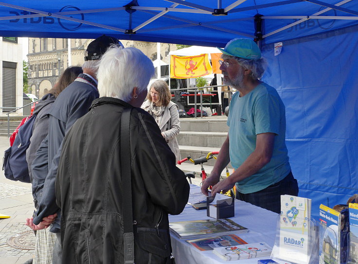 © www.mutbuergerdokus.de: 3. 'Umweltmarkt Neuss'