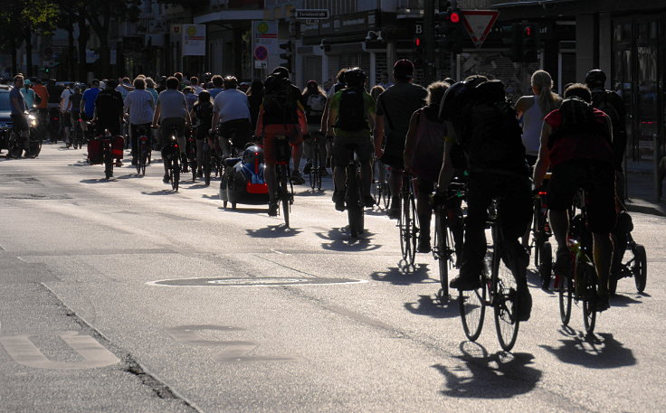 © www.mutbuergerdokus.de: 'Critical Mass Düsseldorf'