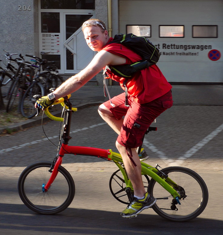 © www.mutbuergerdokus.de: 'Critical Mass Düsseldorf'