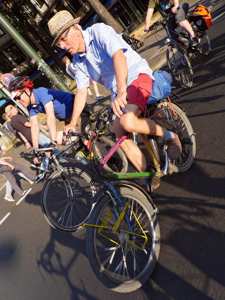 © www.mutbuergerdokus.de: 'Critical Mass Düsseldorf'