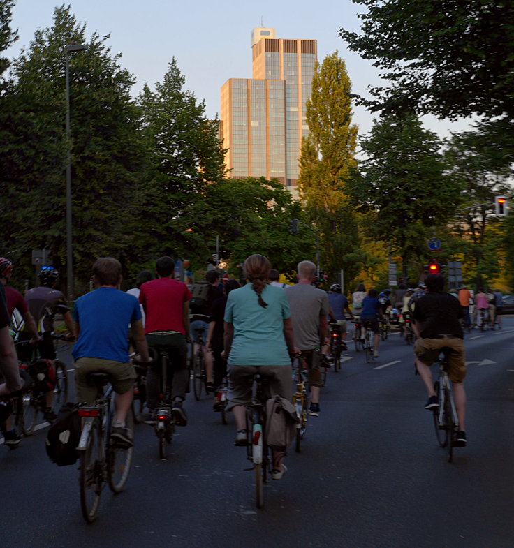 © www.mutbuergerdokus.de: 'Critical Mass Düsseldorf'