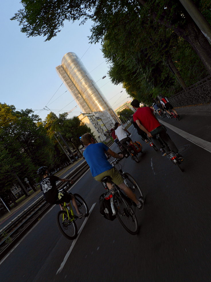 © www.mutbuergerdokus.de: 'Critical Mass Düsseldorf'