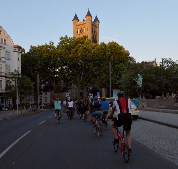 © www.mutbuergerdokus.de: 'Critical Mass Düsseldorf'