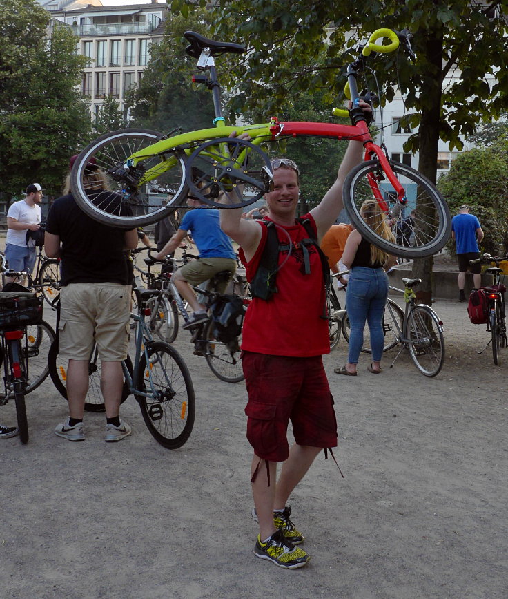 © www.mutbuergerdokus.de: 'Critical Mass Düsseldorf'