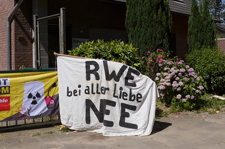 © www.mutbuergerdokus.de: 'Wald statt Kohle' - 51. Waldführung im Hambacher Forst