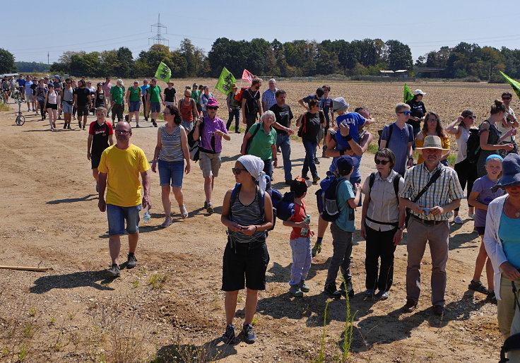 © www.mutbuergerdokus.de: 'Wald statt Kohle' - 51. Waldführung im Hambacher Forst