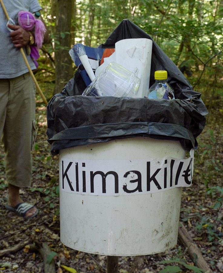 © www.mutbuergerdokus.de: 'Wald statt Kohle' - 51. Waldführung im Hambacher Forst