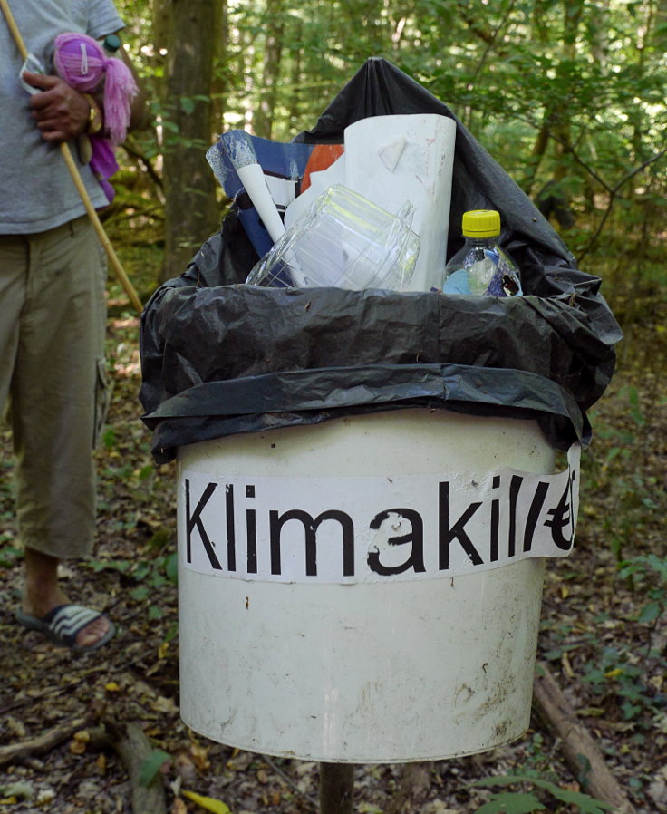 © www.mutbuergerdokus.de: 'Wald statt Kohle' - 51. Waldführung im Hambacher Forst