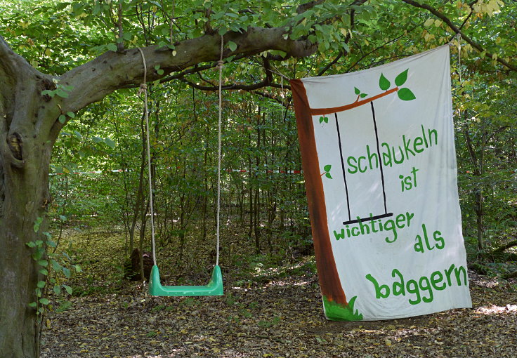 © www.mutbuergerdokus.de: 'Wald statt Kohle' - 51. Waldführung im Hambacher Forst