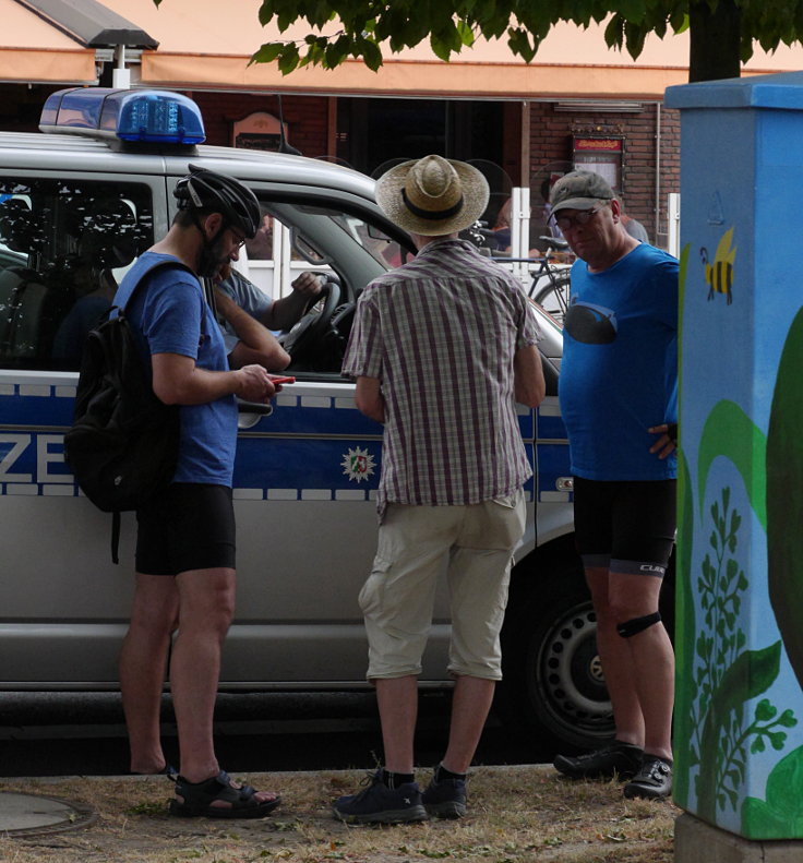 © www.mutbuergerdokus.de: 3. 'Critical Mass Neuss'