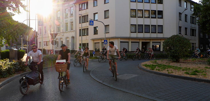 © www.mutbuergerdokus.de: 'Critical Mass Mönchengladbach'