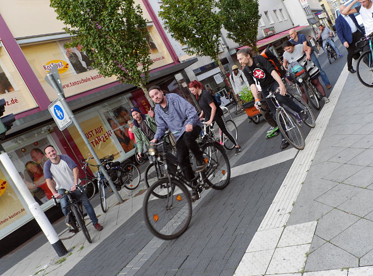 © www.mutbuergerdokus.de: 'Critical Mass Krefeld'