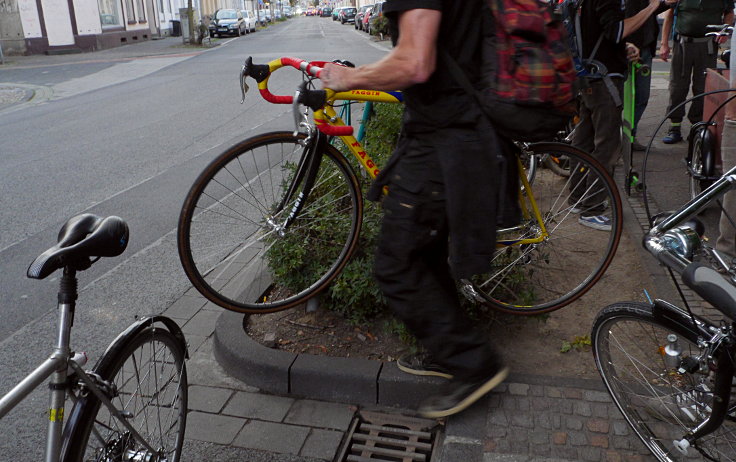 © www.mutbuergerdokus.de: 'Critical Mass Krefeld'