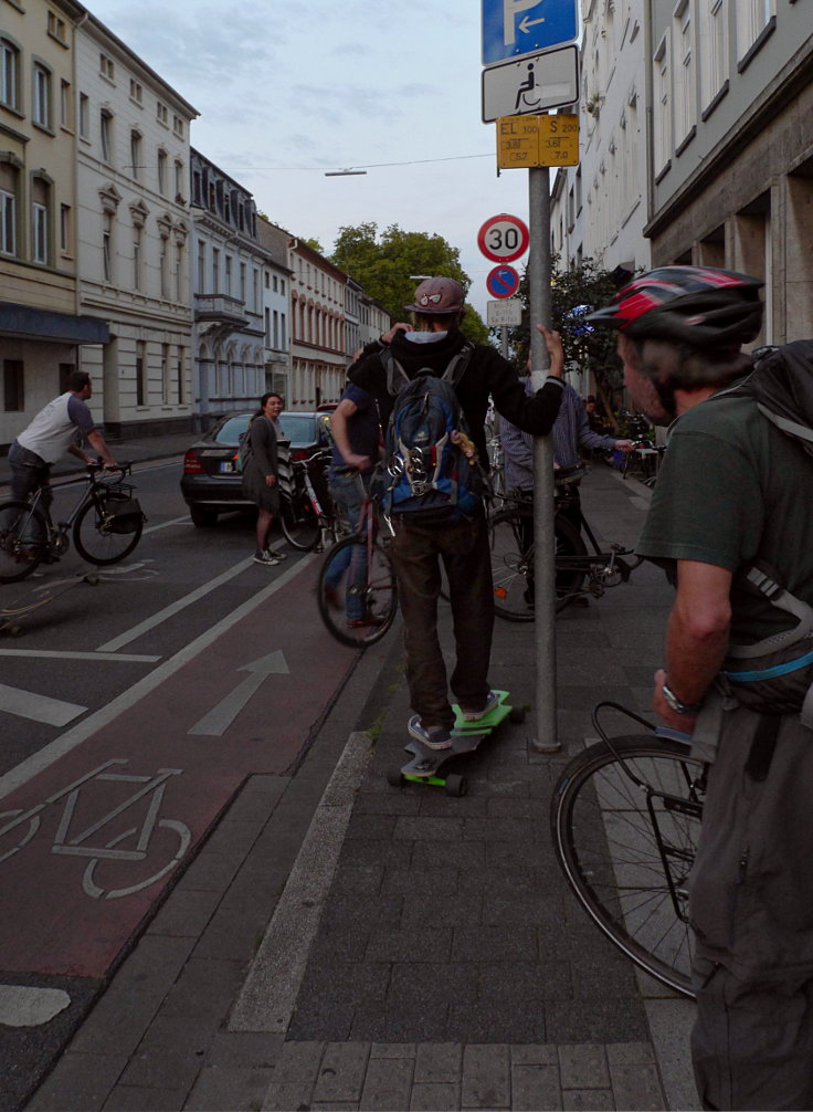 © www.mutbuergerdokus.de: 'Critical Mass Krefeld'