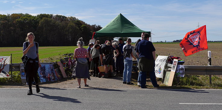 © www.mutbuergerdokus.de: Waldführung im Hambacher Forst