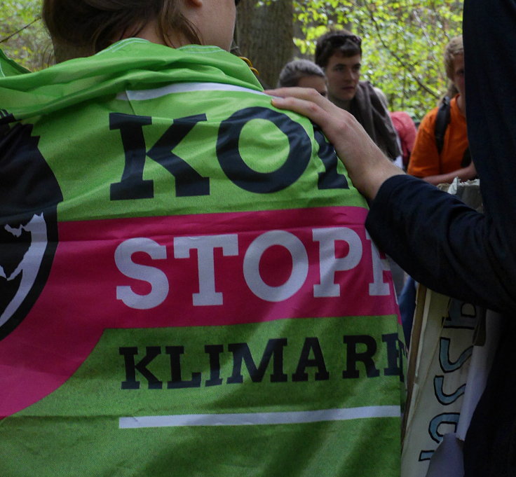 © www.mutbuergerdokus.de: Waldführung im Hambacher Forst