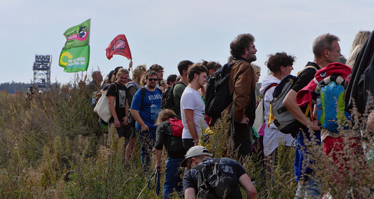 © www.mutbuergerdokus.de: Waldführung im Hambacher Forst