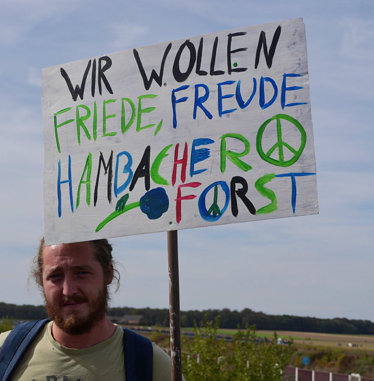 © www.mutbuergerdokus.de: Demonstration am Hambacher Forst