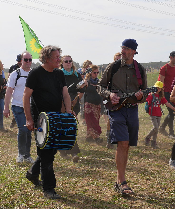 © www.mutbuergerdokus.de: Demonstration am Hambacher Forst