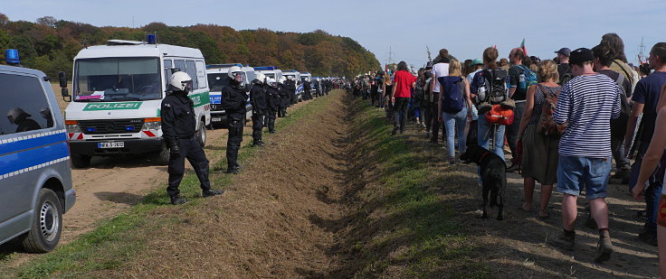 © www.mutbuergerdokus.de: Demonstration am Hambacher Forst