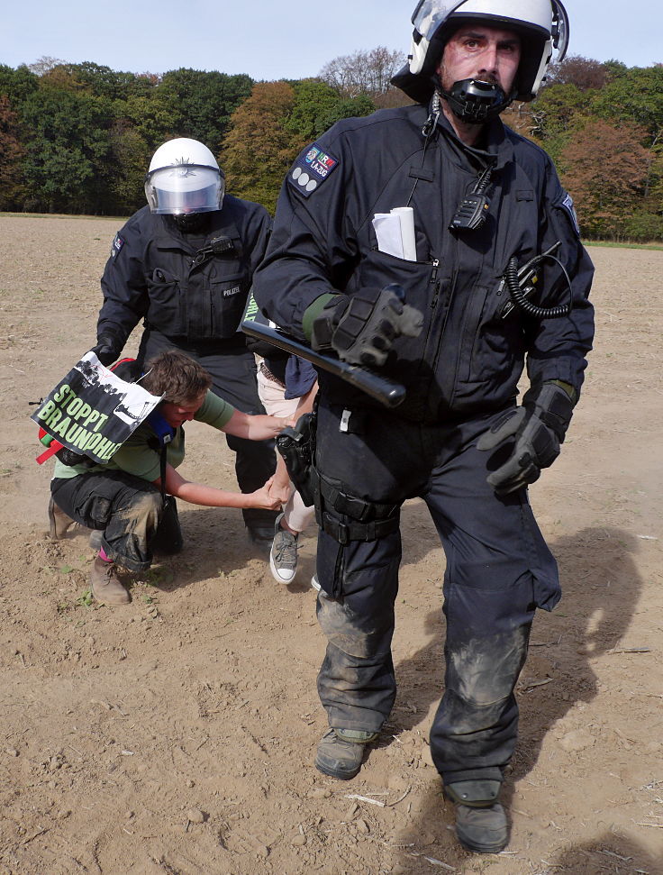 © www.mutbuergerdokus.de: Demonstration am Hambacher Forst