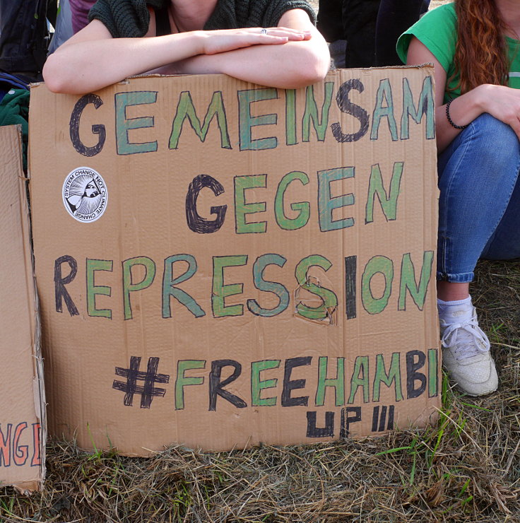 © www.mutbuergerdokus.de: Demonstration am Hambacher Forst