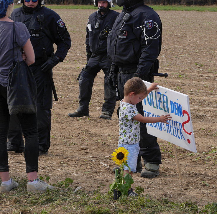 © www.mutbuergerdokus.de: Demonstration am Hambacher Forst