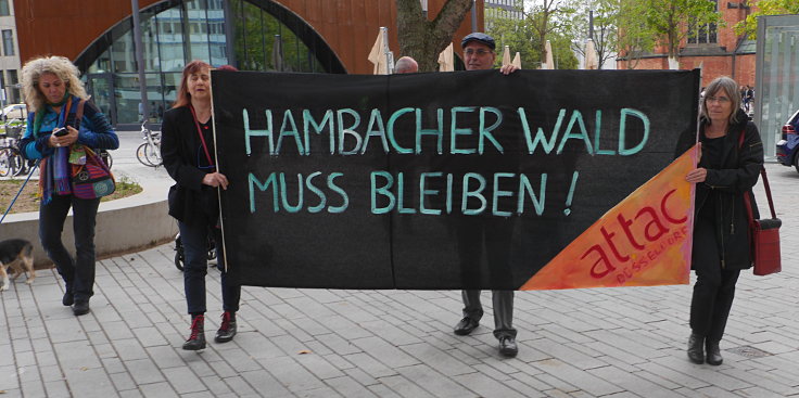 © www.mutbuergerdokus.de: 'Mahnwache Hambacher Wald'