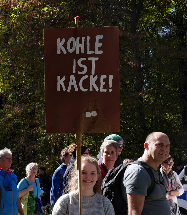 © www.mutbuergerdokus.de: Waldspaziergang durch den Hambacher Forst