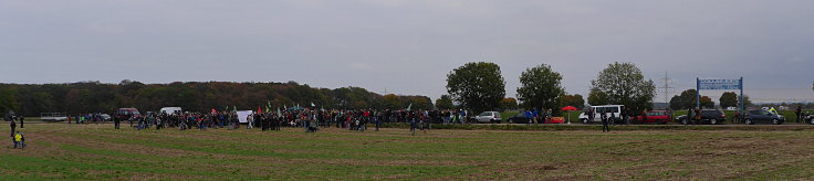 © www.mutbuergerdokus.de: Hambacher Forst: 'Der erlaubte Waldspaziergang'