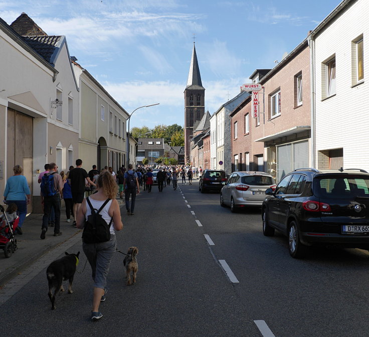 © www.mutbuergerdokus.de: 'Wald- und Dorfspaziergang in & um Keyenberg'